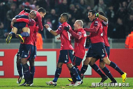 圣埃蒂安胜出，卫冕冠军实力雄厚，掌声雷动的简单介绍