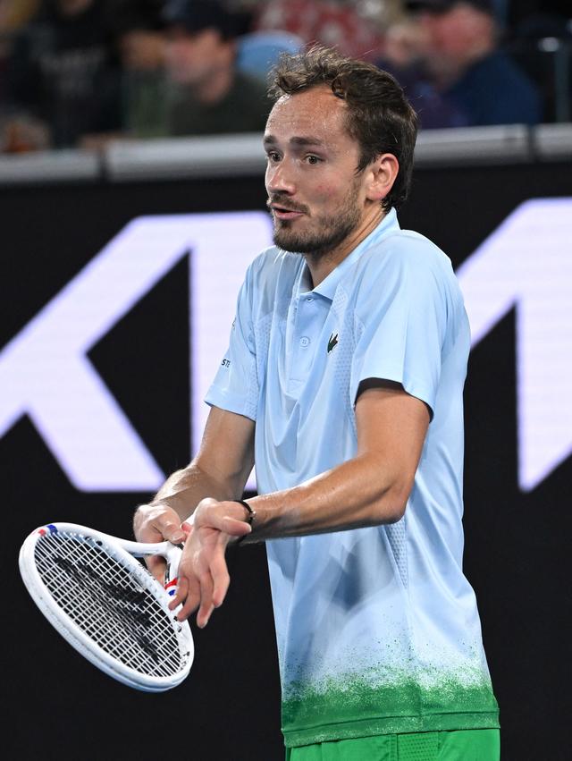 英国网球队翻盘日本网球队,梅德韦杰夫送出助攻的简单介绍 英国网球队翻盘日本网球队,梅德韦杰夫送出助攻的简单介绍