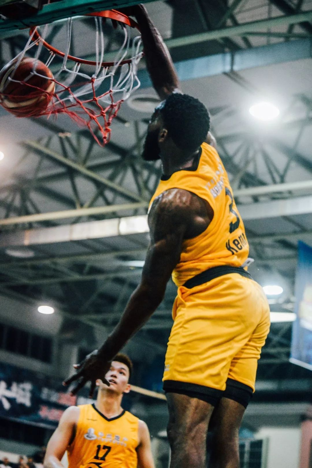 EDG轻取BLG，Deft团战一打五焦点之战八强赛，强势挺进下一轮