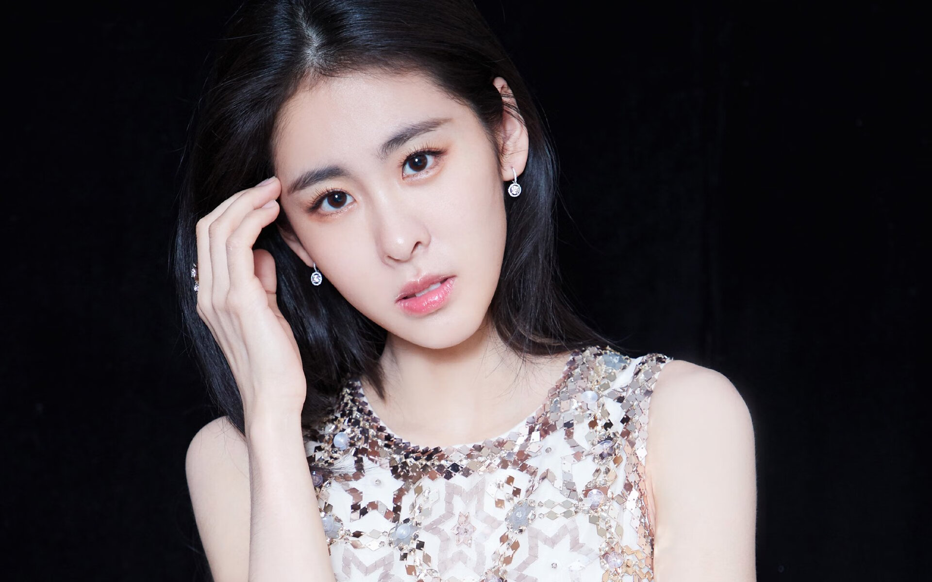 国际篮球焦点战，广厦队速胜开拓者，中国力量震撼篮坛