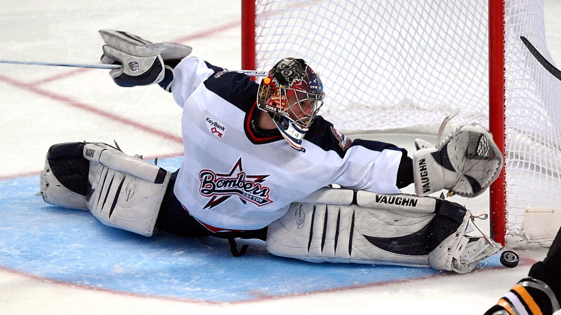 惊天逆袭!爱尔兰黑马掀翻AC米兰,库尔图瓦一夫当关,只手改写淘汰赛命运!